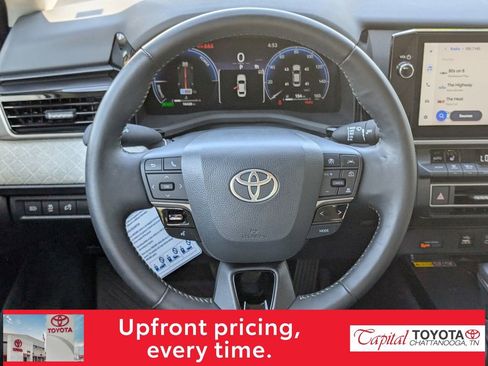 Used 2025 Toyota Camry XLE AWD/4WD image 14