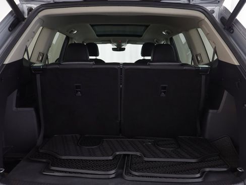 Used 2021 Volkswagen Atlas SEL Premium image 19