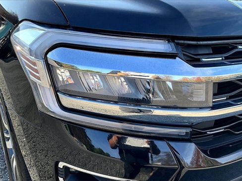 Used 2023 Ford Expedition Limited image 27