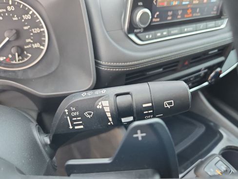 Used 2024 Nissan Rogue S FWD image 24