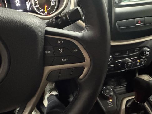 Used 2018 Jeep Cherokee Latitude w/ Altitude Package image 26