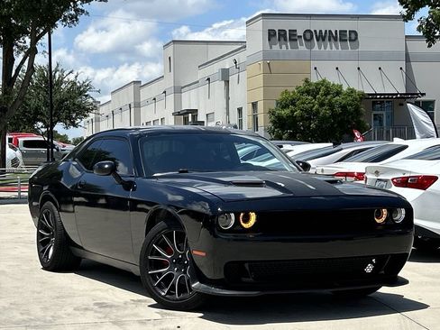 Used 2020 Dodge Challenger SXT RWD image 1