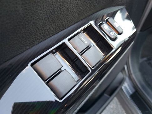 Used 2016 Toyota RAV4 SE image 15