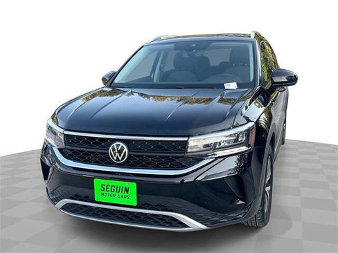 Used 2022 Volkswagen Taos SE w/ Panoramic Sunroof Package image 1