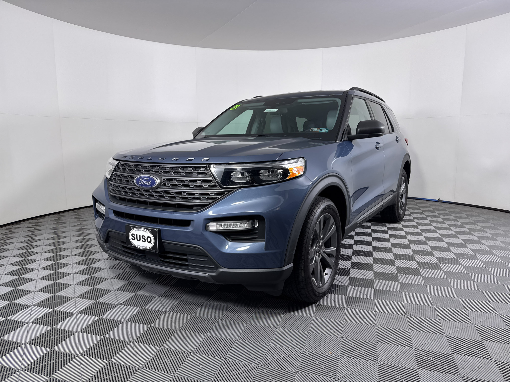 Used 2021 Ford Explorer XLT w/ Equipment Group 202A AWD/4WD image 15