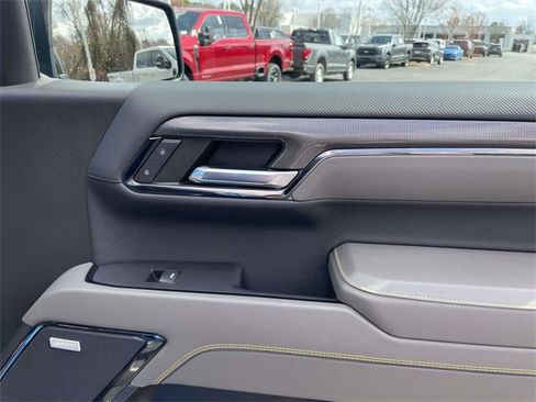 Used 2024 Chevrolet Silverado 1500 ZR2 w/ Technology Package image 29