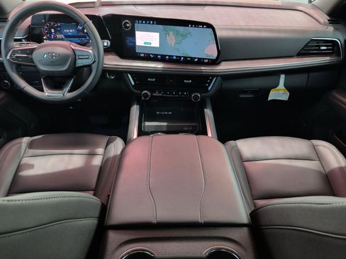 Used 2025 Chevrolet Tahoe Z71 w/ Comfort Package AWD/4WD image 26
