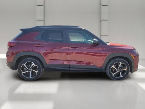 Used 2023 Chevrolet TrailBlazer RS w/ Sun and Liftgate Package FWD image 4