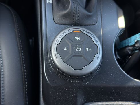 Used 2025 Ford Bronco Outer Banks image 22