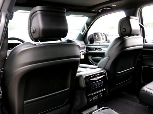 New 2026 Jeep Grand Wagoneer Limited image 17