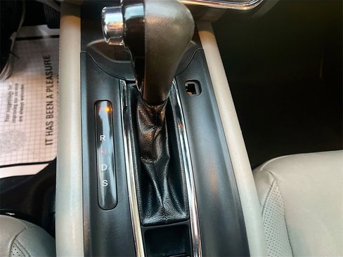 Used 2017 Honda HR-V EX-L image 17