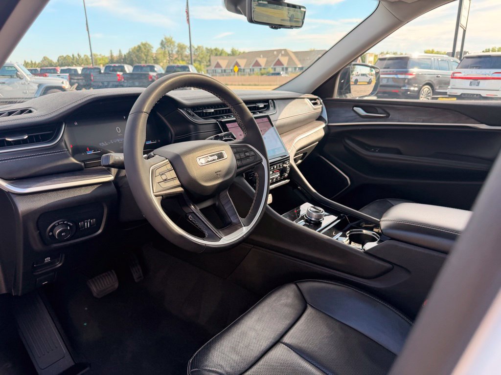 Used 2023 Jeep Grand Cherokee L Limited w/ Luxury Tech Group II AWD/4WD image 21