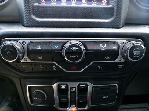 Used 2023 Jeep Gladiator Sport image 23