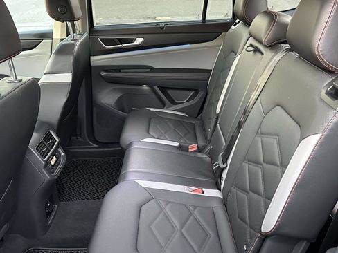Used 2025 Volkswagen Atlas Peak Edition SE AWD/4WD image 13
