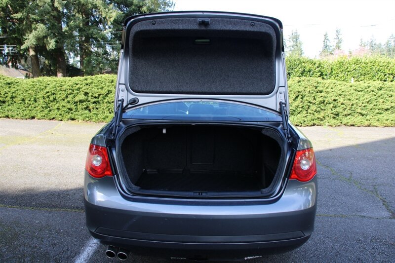 Used 2005 Volkswagen Jetta 2.5 FWD image 17