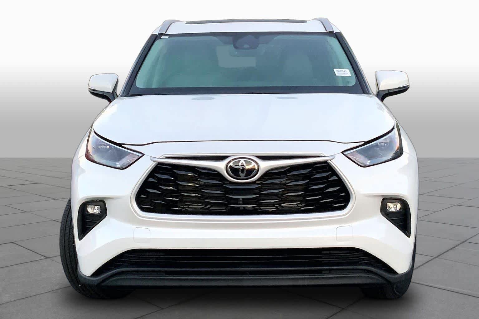 Used 2025 Toyota Highlander XLE AWD/4WD image 4