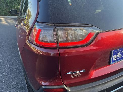 Used 2019 Jeep Cherokee Limited AWD/4WD image 13