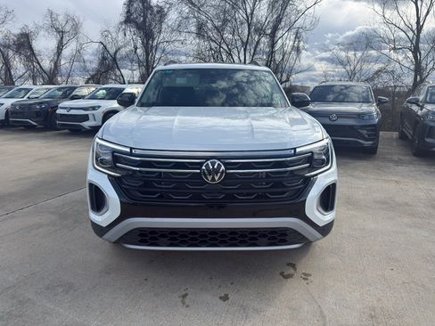 New 2026 Volkswagen Atlas Peak Edition AWD/4WD image 2