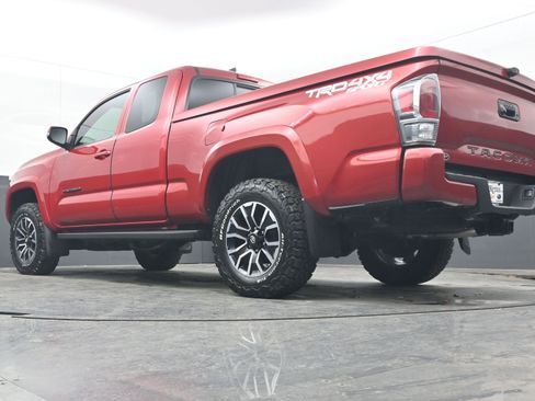 Used 2020 Toyota Tacoma TRD Sport image 25