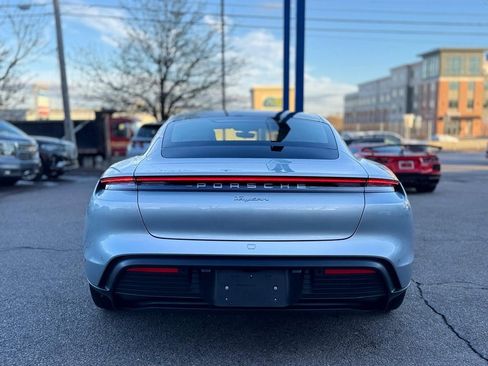 Used 2021 Porsche Taycan image 5