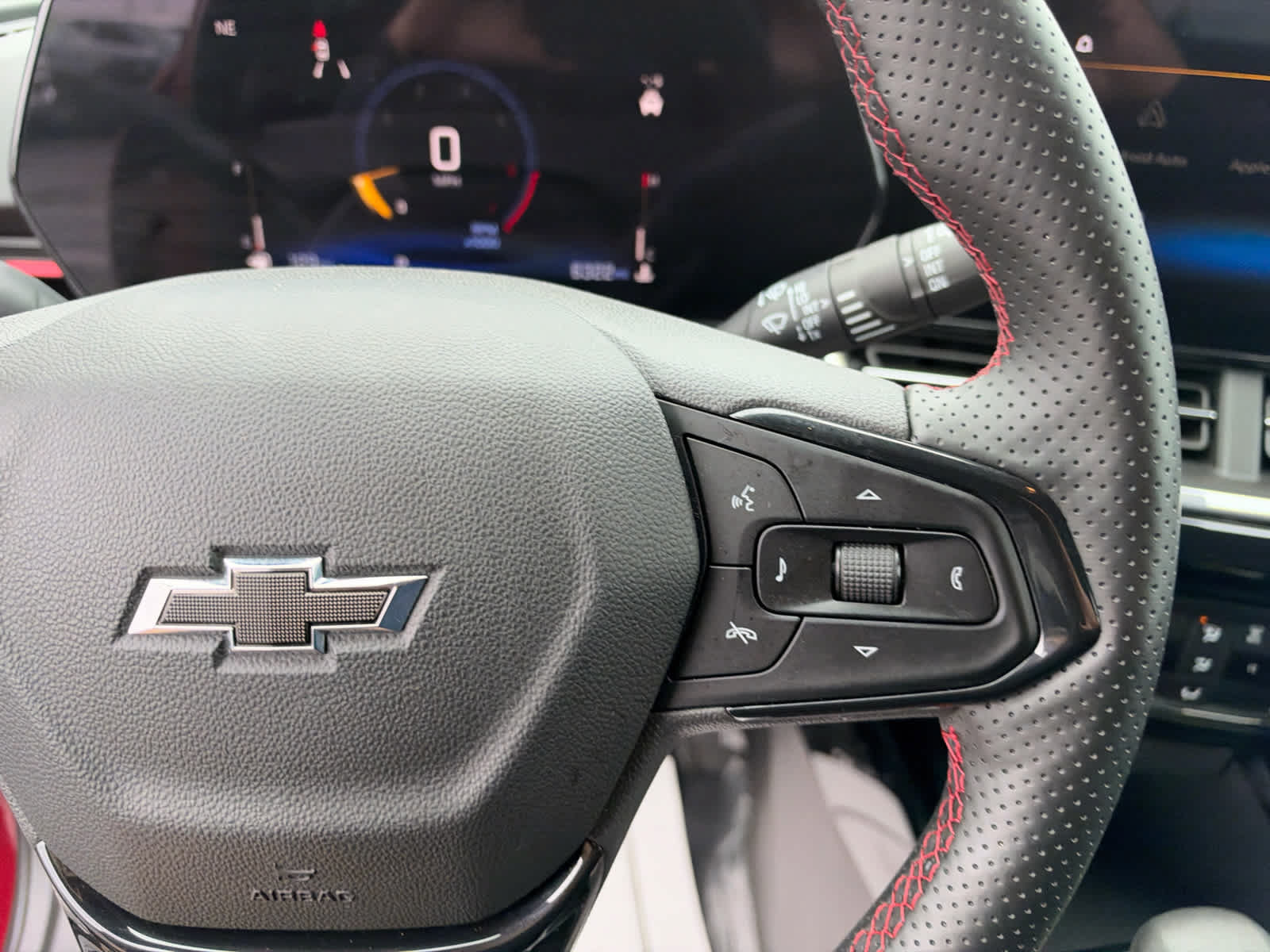 Certified 2025 Chevrolet Trax RS w/ Driver Confidence Package FWD image 17