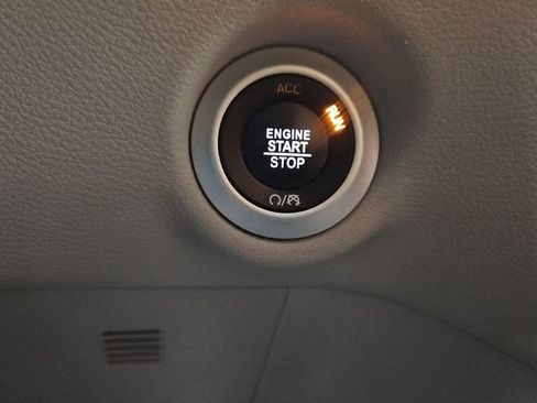 Used 2023 Chrysler Pacifica Touring-L image 52