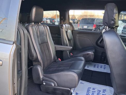 Used 2014 Dodge Grand Caravan SXT image 11