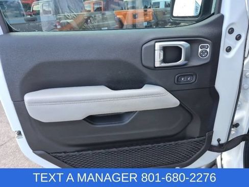 Used 2022 Jeep Wrangler Unlimited Sahara AWD/4WD image 32