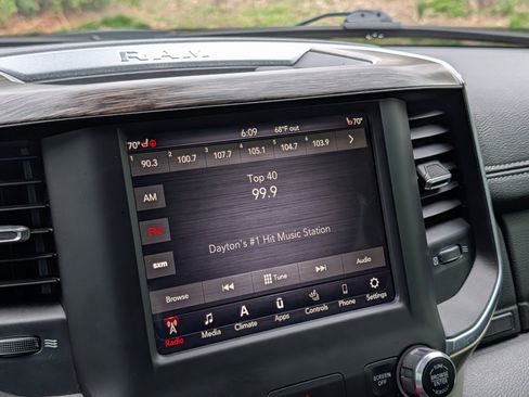 Used 2019 RAM 1500 Laramie image 18