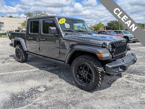Used 2024 Jeep Gladiator Sport image 2