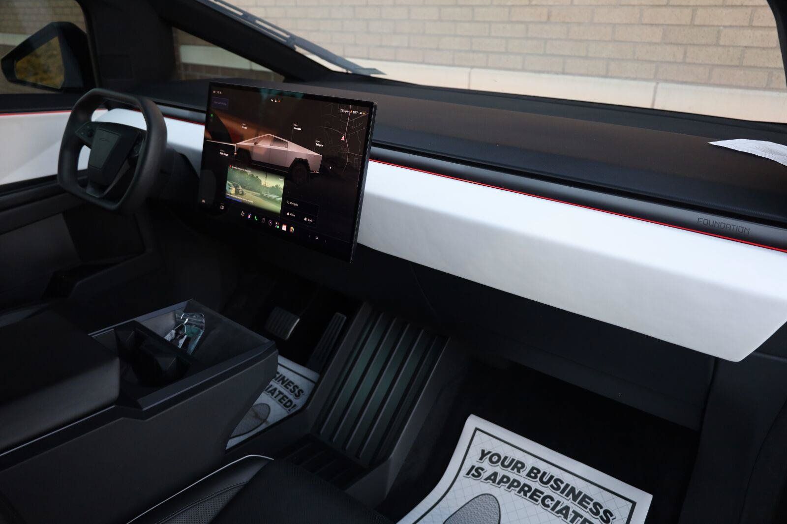 Used 2024 Tesla Cybertruck AWD Crew Cab image 31