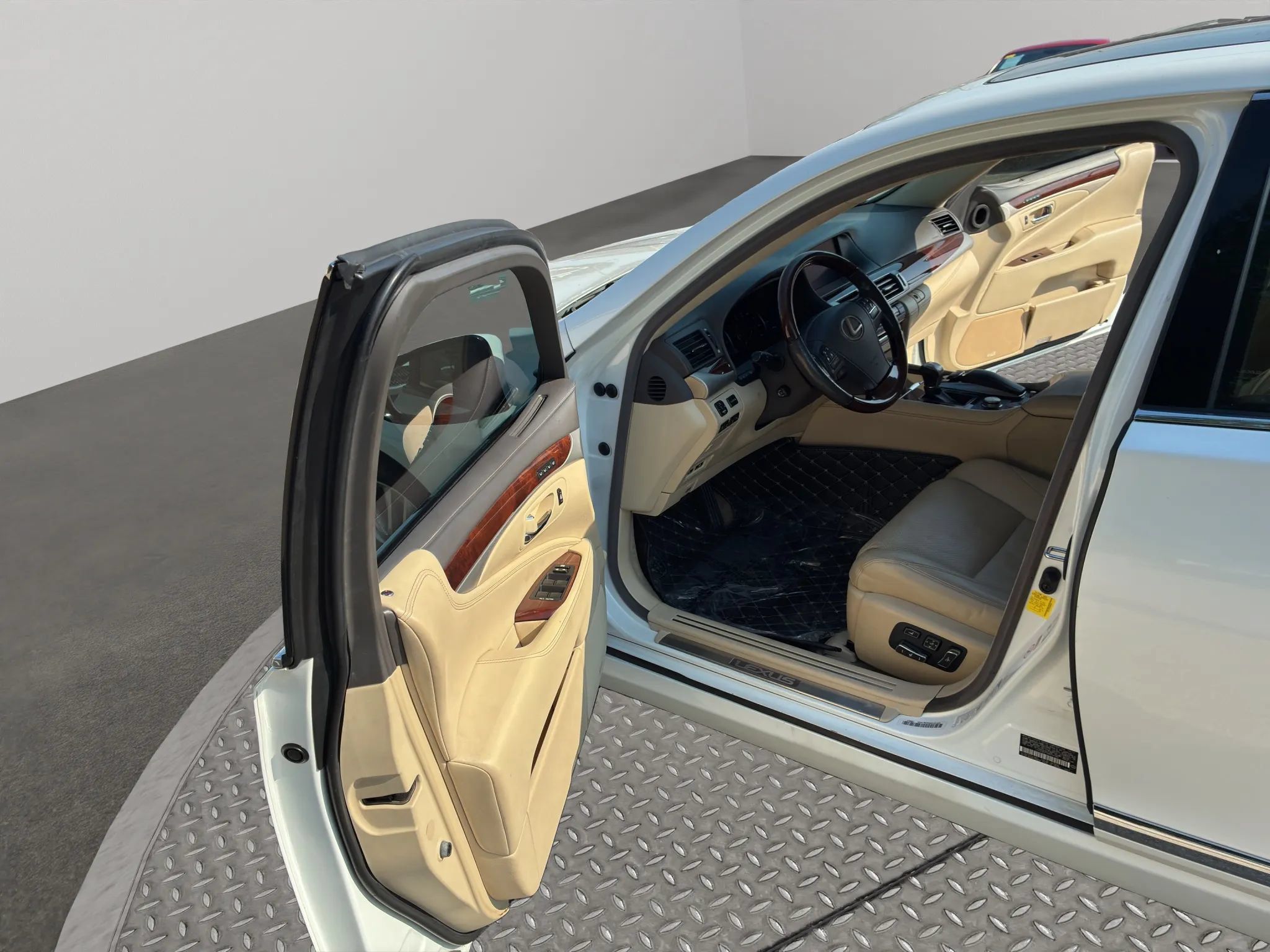 Used 2013 Lexus LS 460 AWD w/ Comfort Pkg image 21