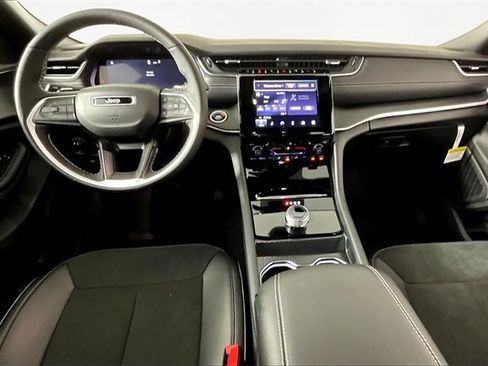 New 2025 Jeep Grand Cherokee L Altitude image 6