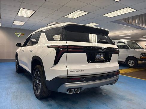 New 2026 Chevrolet Traverse LT FWD image 10