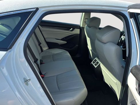 Used 2020 Honda Accord Touring image 17
