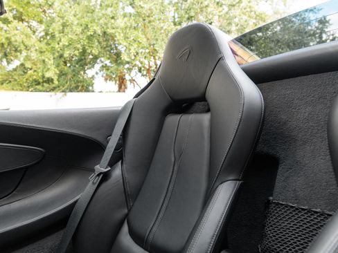 Used 2020 McLaren 570S Spider RWD image 24