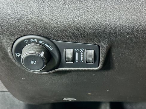 Used 2023 Jeep Compass Limited AWD/4WD image 17