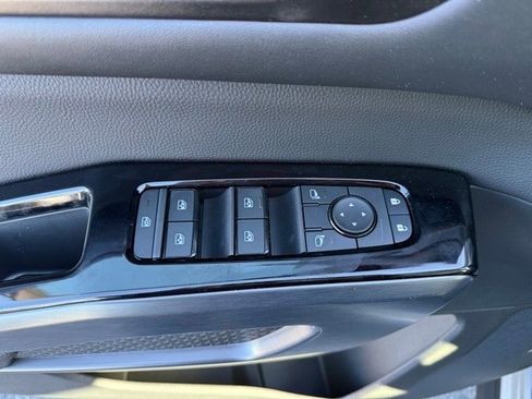 New 2025 Nissan Pathfinder SL w/ SL Premium Package image 11