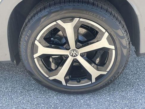 New 2026 Volkswagen Tiguan SE FWD image 7