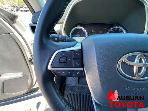 Used 2022 Toyota Highlander XLE AWD/4WD image 43