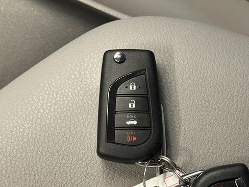 Used 2022 Toyota Camry SE image 17