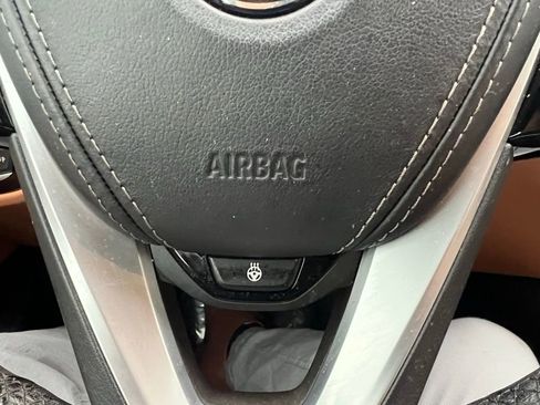 Used 2023 BMW 540i xDrive w/ Convenience Package image 36