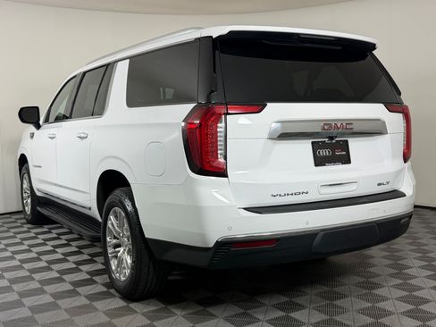 Used 2021 GMC Yukon XL SLT RWD image 3