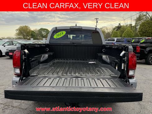 Used 2018 Toyota Tacoma TRD Sport AWD/4WD image 11