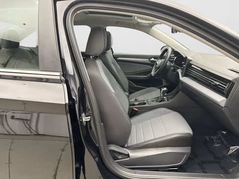 Used 2025 Volkswagen Jetta SE w/ Sunroof Package FWD image 16