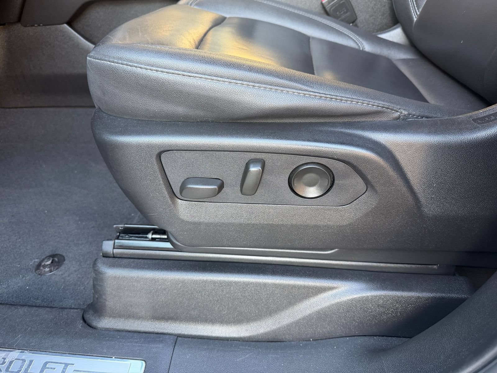 Used 2024 Chevrolet Tahoe LT w/ Luxury Package RWD image 21
