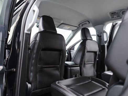 Used 2023 Ford Explorer XLT w/ Equipment Group 202A image 30