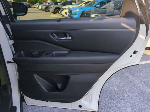 Certified 2024 Nissan Pathfinder SL FWD image 36