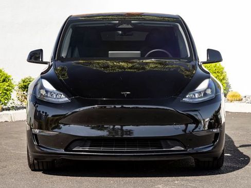 Used 2023 Tesla Model Y Performance AWD/4WD image 3