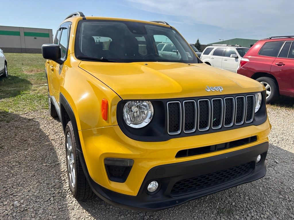 Used 2023 Jeep Renegade Latitude w/ Premium Group AWD/4WD image 1